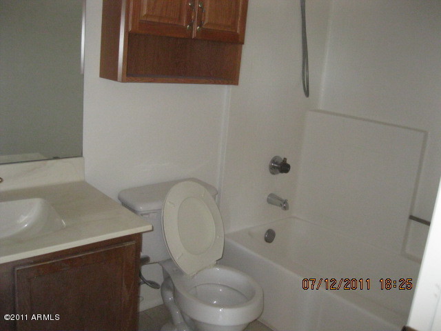 4141 West Boca Raton Road Phoenix, AZ 85053 - Photo 10 of 10 Bathroom #2