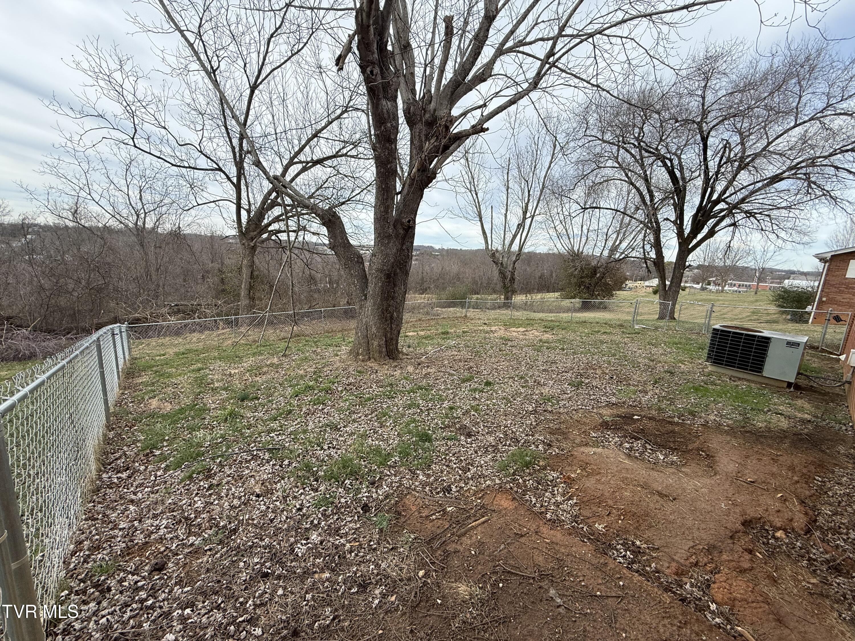 617 East Barton Ridge Road Greeneville, TN 37745 - Photo 6 of 28 IMG_2684