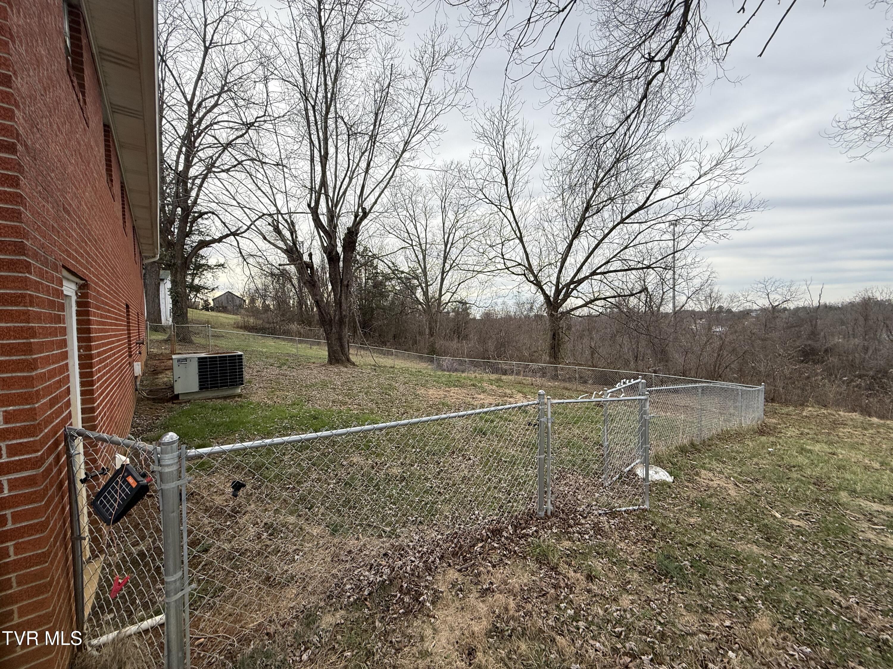 617 East Barton Ridge Road Greeneville, TN 37745 - Photo 7 of 28 IMG_2681