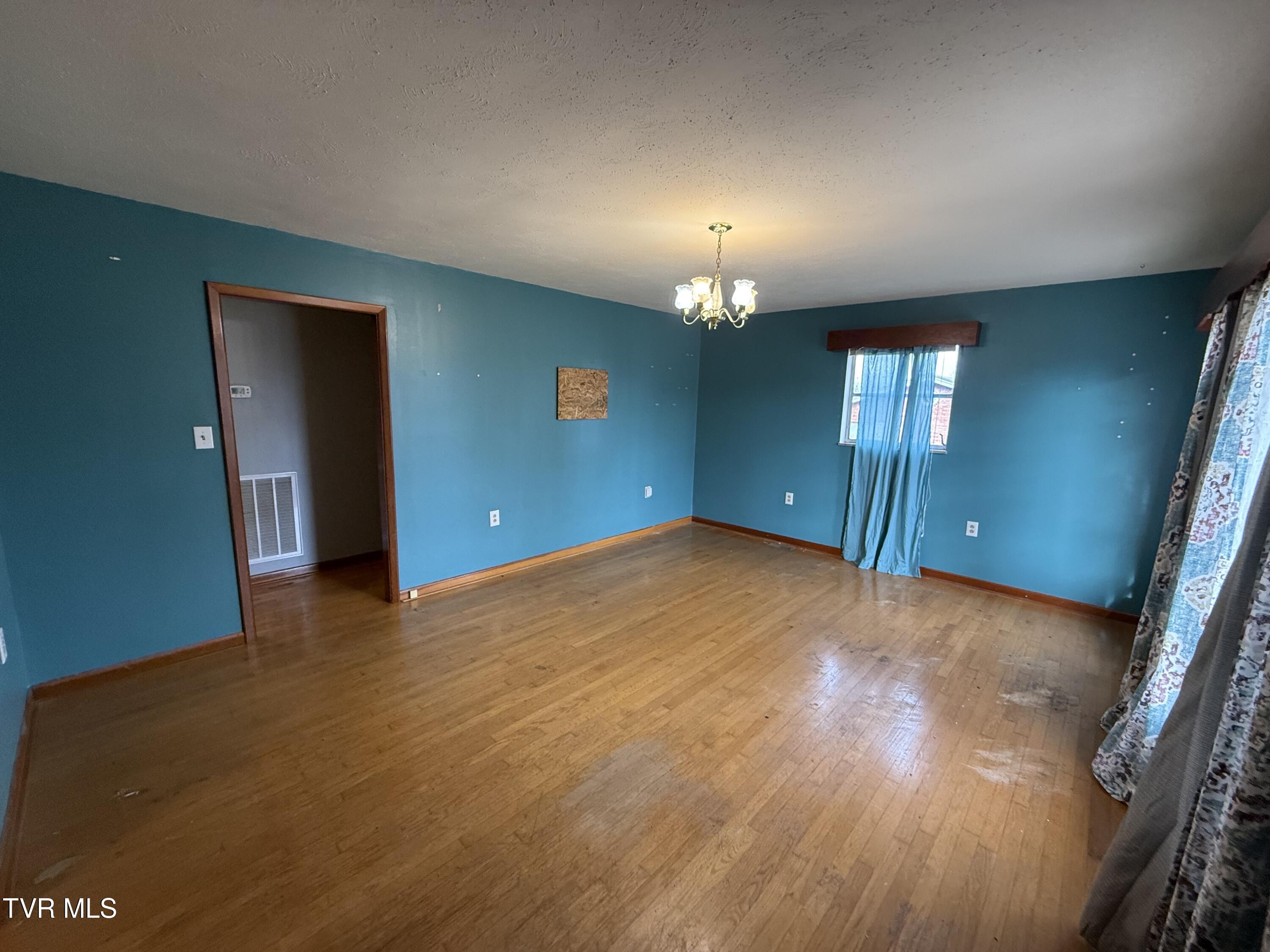 617 East Barton Ridge Road Greeneville, TN 37745 - Photo 8 of 28 IMG_2657