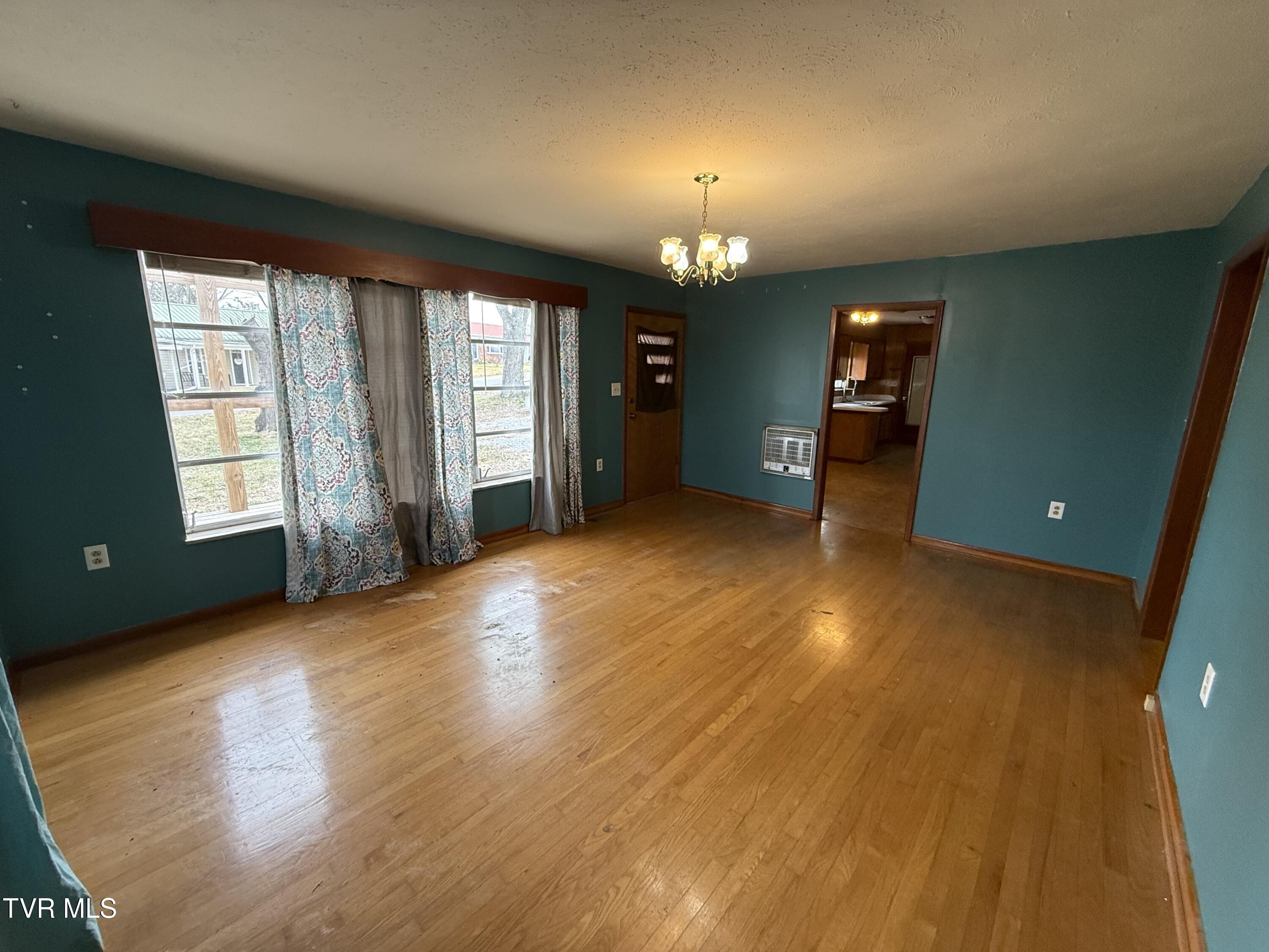 617 East Barton Ridge Road Greeneville, TN 37745 - Photo 9 of 28 IMG_2658