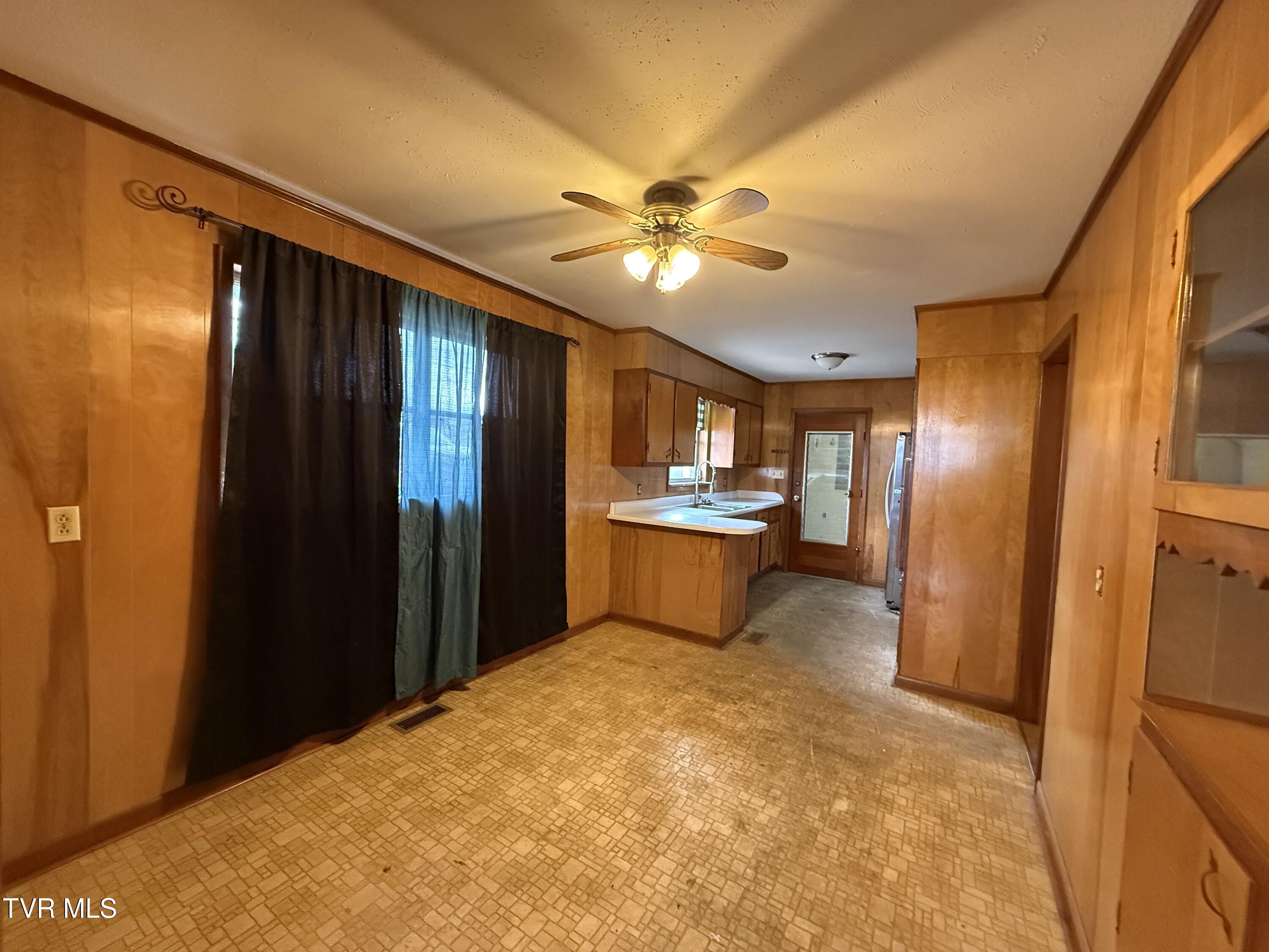 617 East Barton Ridge Road Greeneville, TN 37745 - Photo 10 of 28 IMG_2659