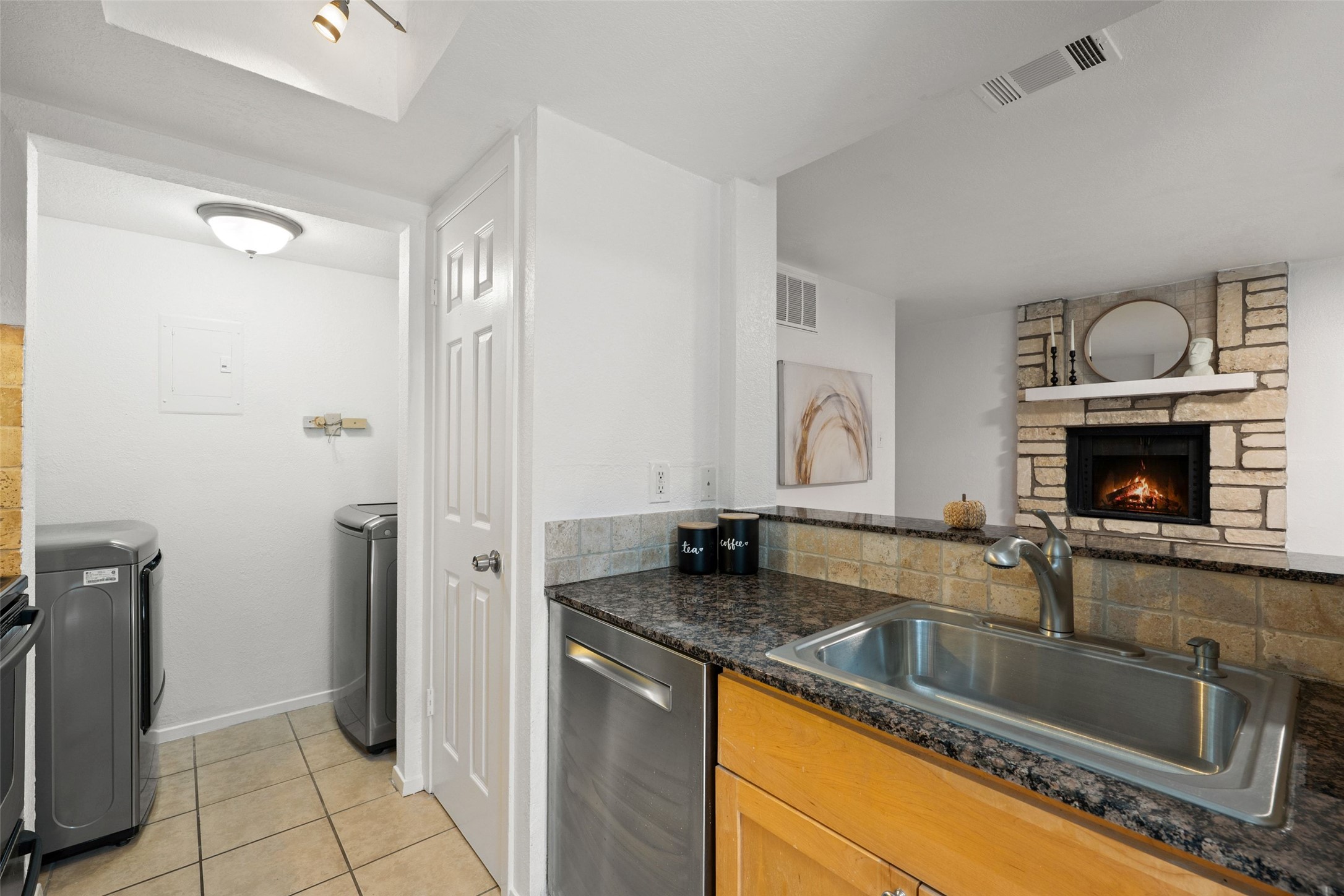 3627 Menchaca Road, Unit 105 Austin, TX 78704 - Photo 25 of 26 Kitchen looking towards laundry