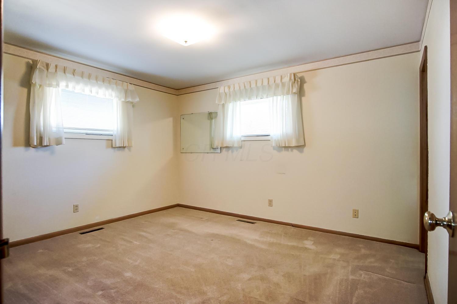 2466 Edgevale Road Columbus, OH 43221 - Photo 13 of 31