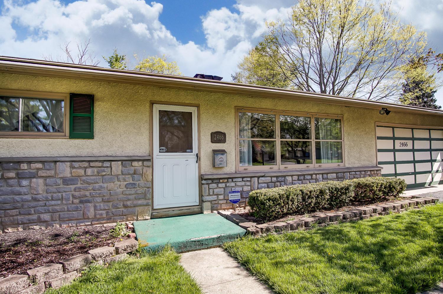 2466 Edgevale Road Columbus, OH 43221 - Photo 3 of 31