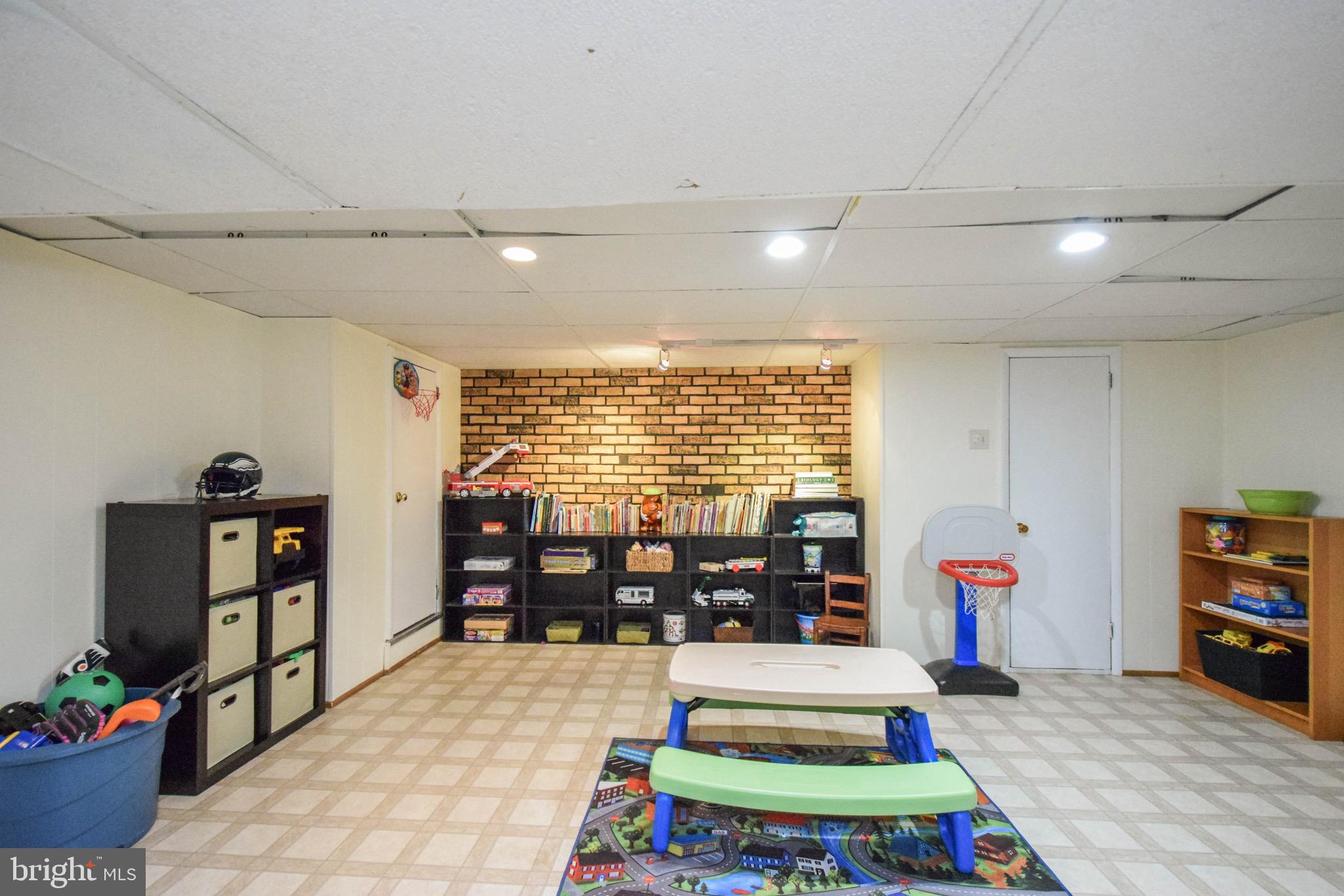 1104 Russell Road Willow Grove, PA 19090 - Photo 18 of 27 Gallery Image 18