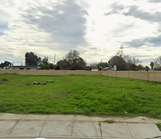 a view of a golf course with a garden