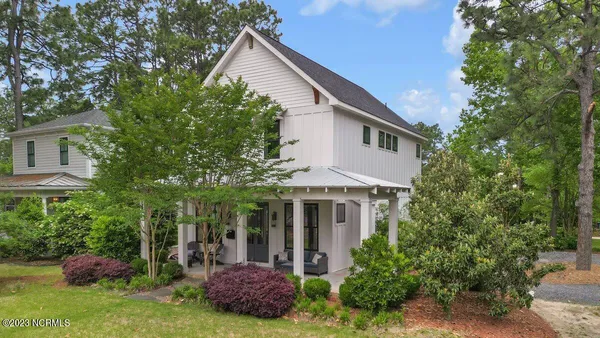 $3,300 | 180 East Delaware Avenue, Southern Pines, NC 28387