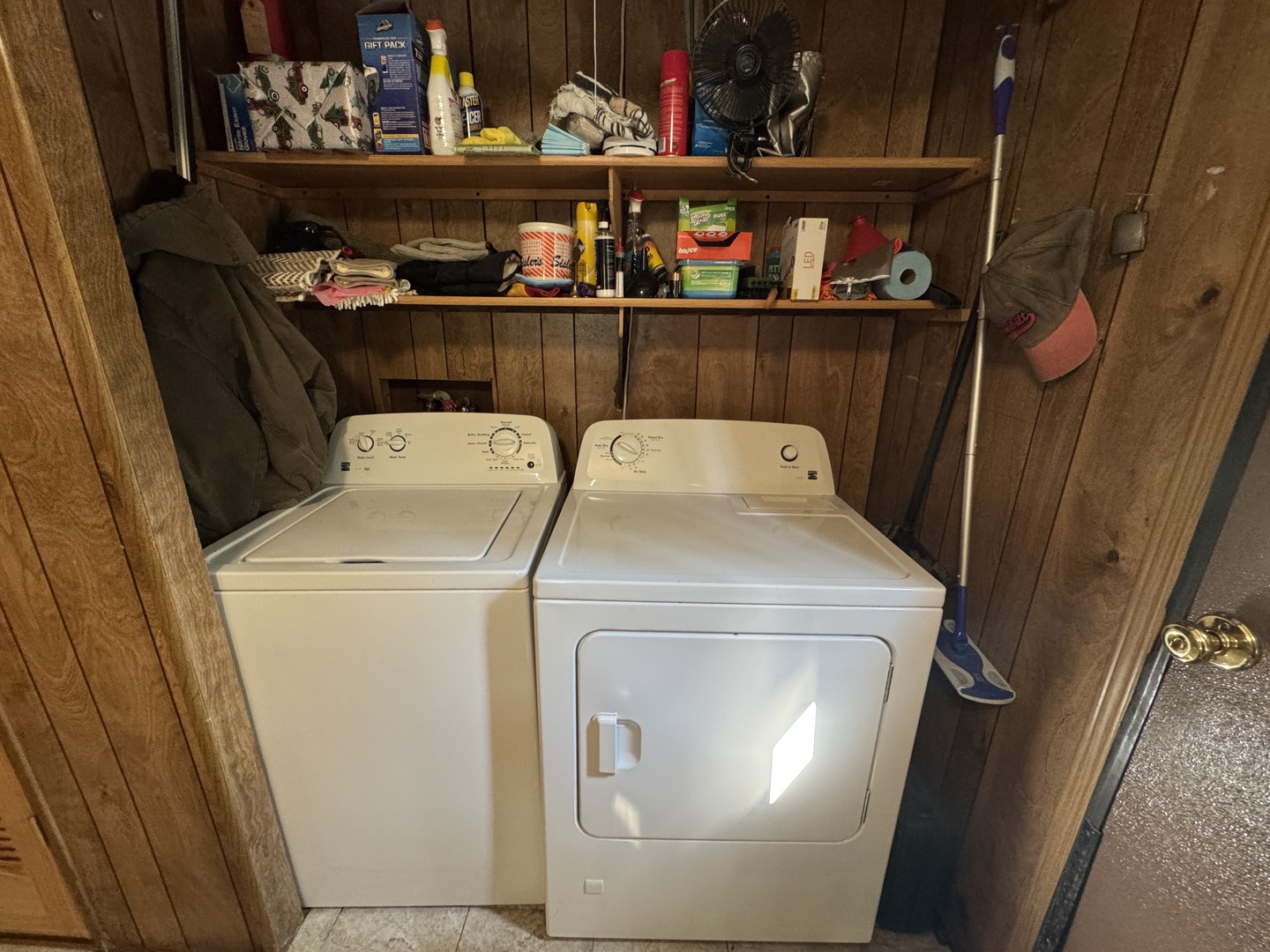 16 West Wasson Road Amboy, IL 61310 - Photo 7 of 13 a utility room with dryer and washer