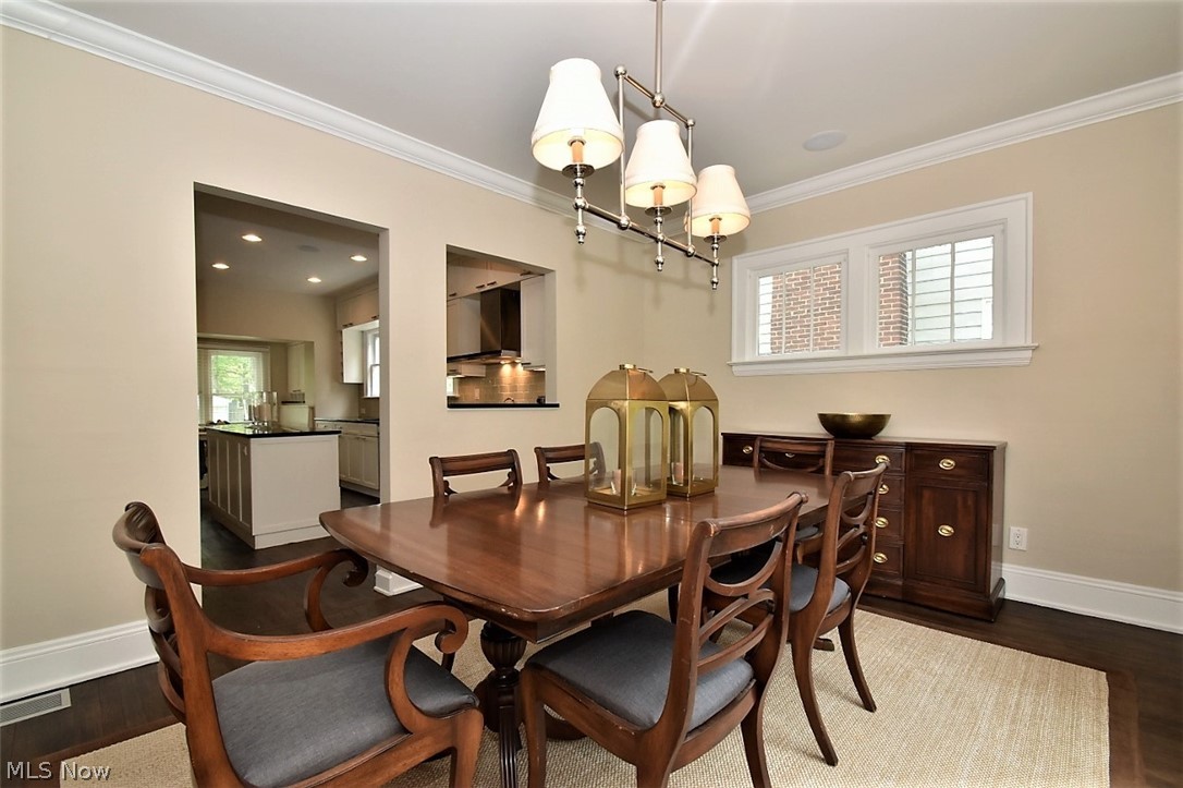 2869 Scarborough Road Cleveland, OH 44118 - Photo 4 of 25 Dining room