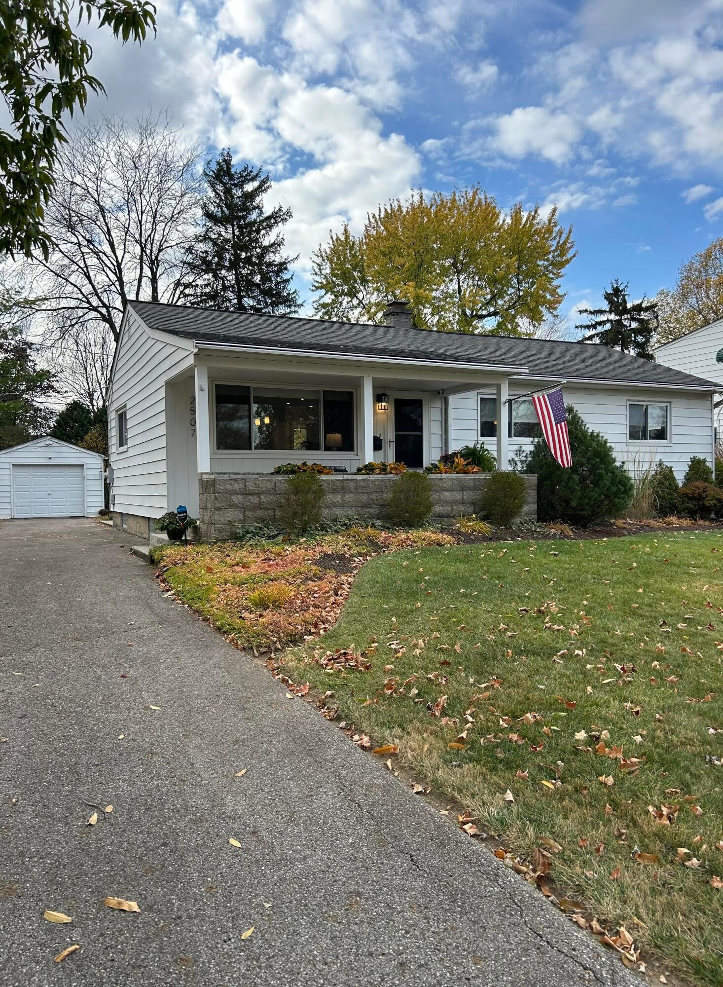 2507 Shrewsbury Road Upper Arlington, OH 43221 - Photo 2 of 15 IMG_9293