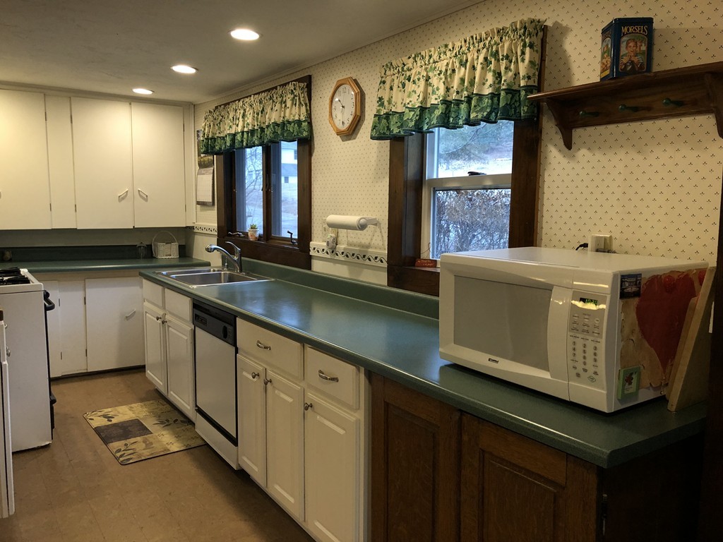 12 Stewart Road Fitchburg, MA 01420 - Photo 3 of 28 Gallery Image 3