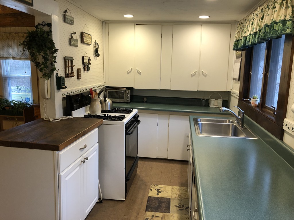 12 Stewart Road Fitchburg, MA 01420 - Photo 4 of 28 Gallery Image 4