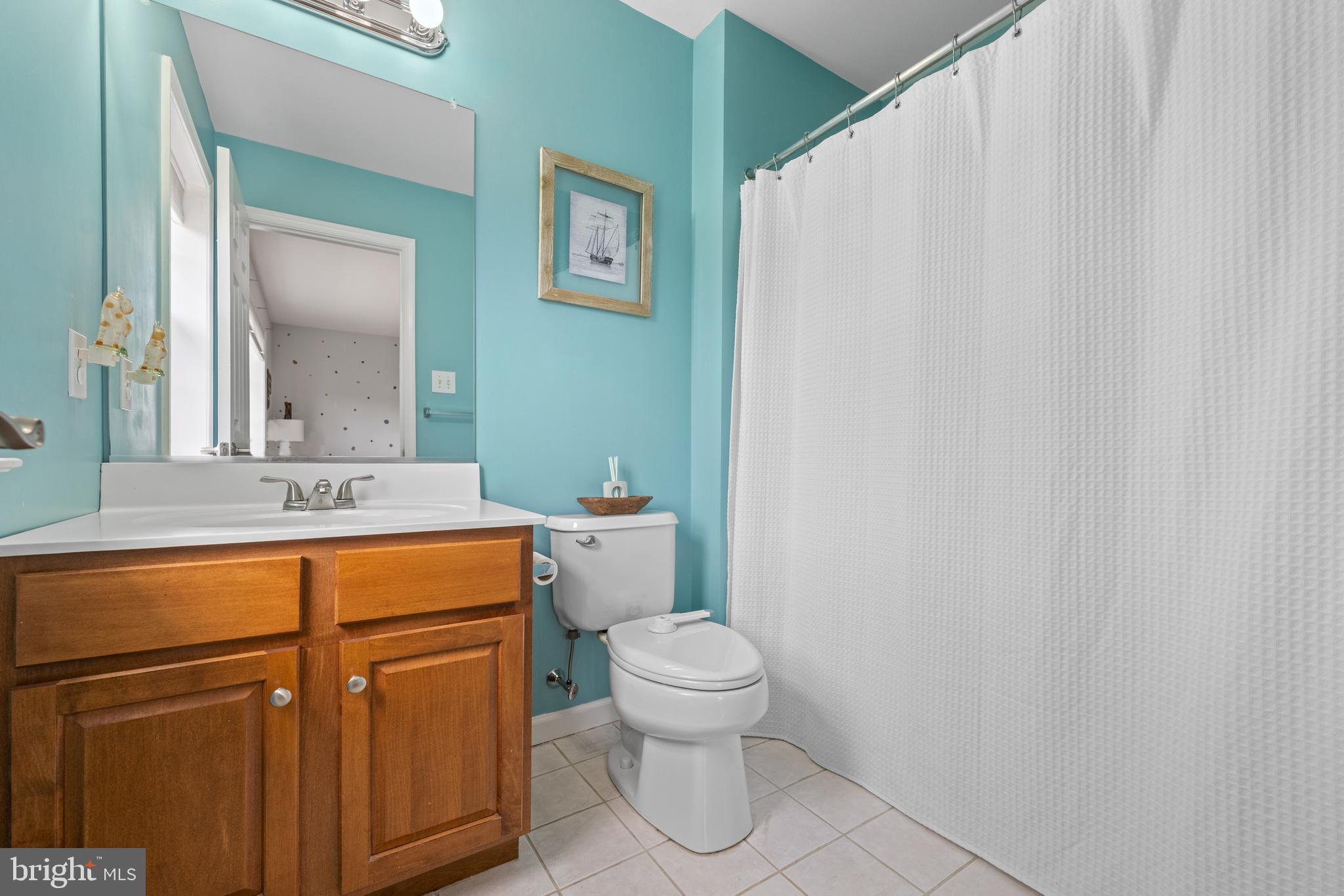 592 West Creek Road West Chester, PA 19382 - Photo 26 of 60 En-suite bed/bathroom