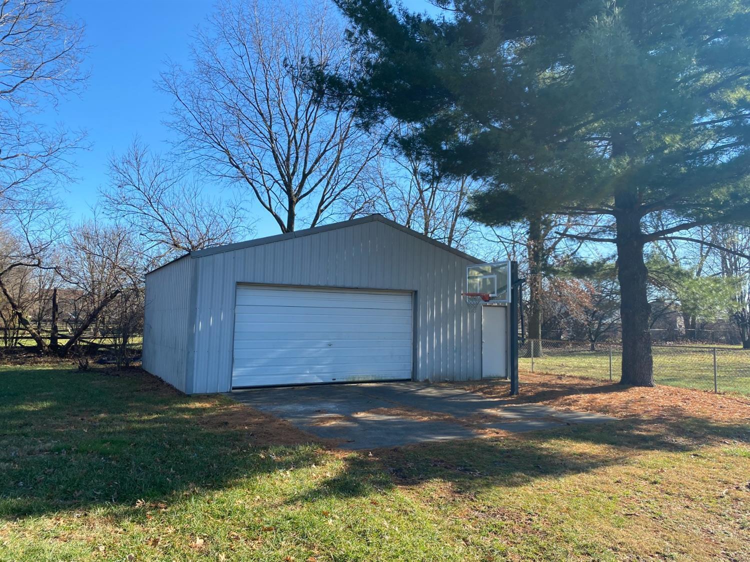 6804 Yankee Road Middletown, OH 45044 - Photo 7 of 25