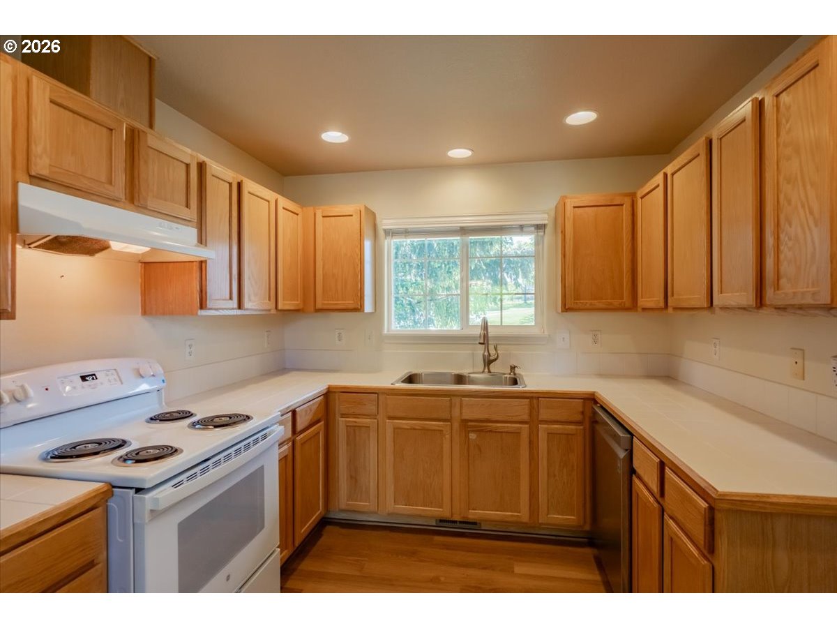 1067 Southwest Falcon Crest Drive Dundee, OR 97115 - Photo 6 of 27