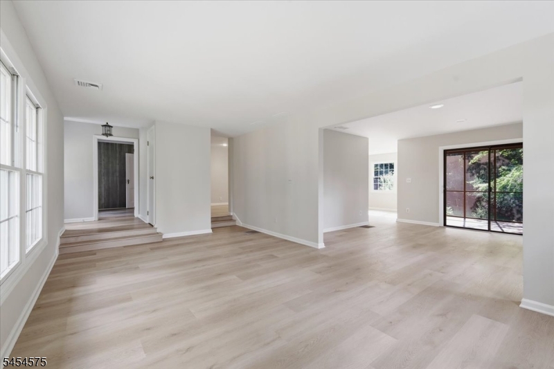 27 Inwood Road Berkeley Heights, NJ 07922 - Photo 8 of 40 Gallery Image 8