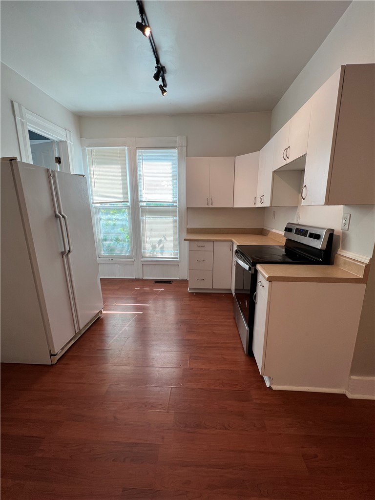 188-190 Charlotte Street, Unit 188 Rochester, NY 14607 - Photo 27 of 46 190 Down Kitchen