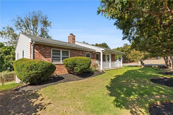 $1,900 | 3421 Pawtucket Avenue, Unit 2, East Providence, RI 02915