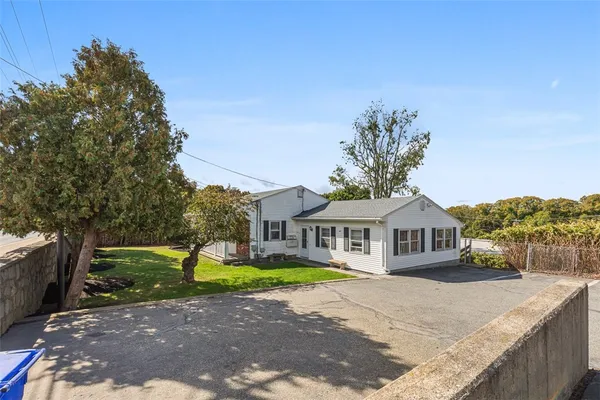 $1,900 | 3421 Pawtucket Avenue, Unit 2, East Providence, RI 02915