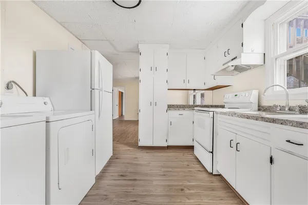 $1,900 | 3421 Pawtucket Avenue, Unit 2, East Providence, RI 02915