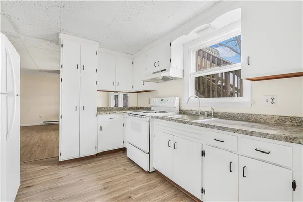 $1,900 | 3421 Pawtucket Avenue, Unit 2, East Providence, RI 02915