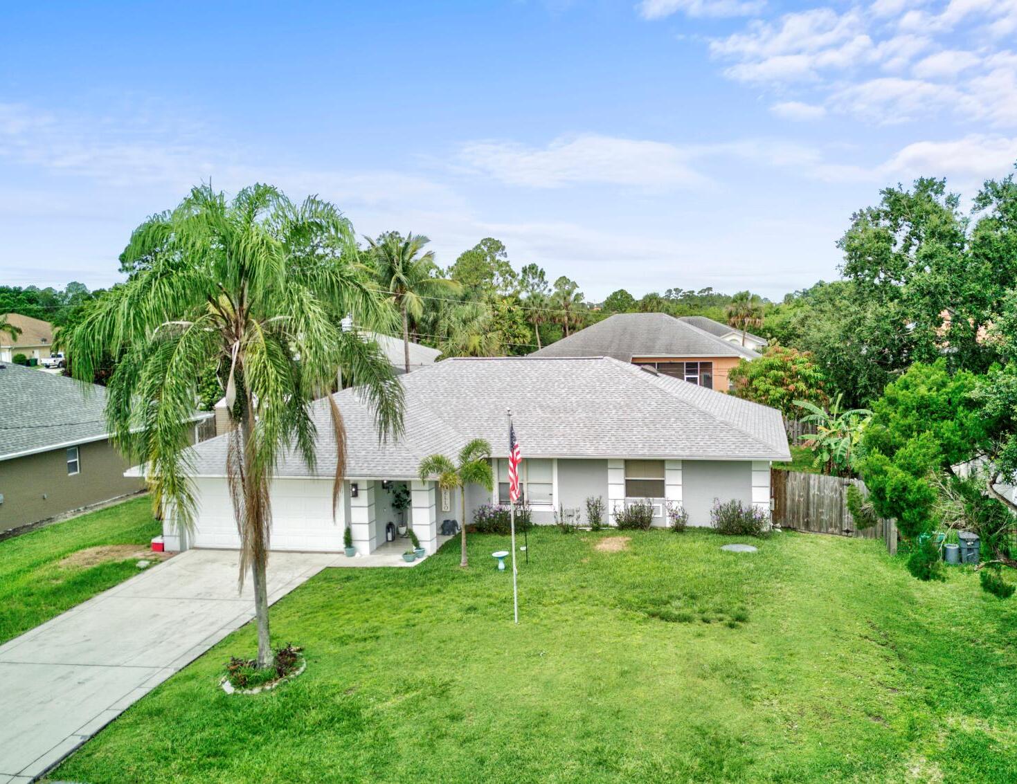 2332 Southwest Madrid Road Port St. Lucie, FL 34953 - Photo 2 of 33 ze9oc9zi