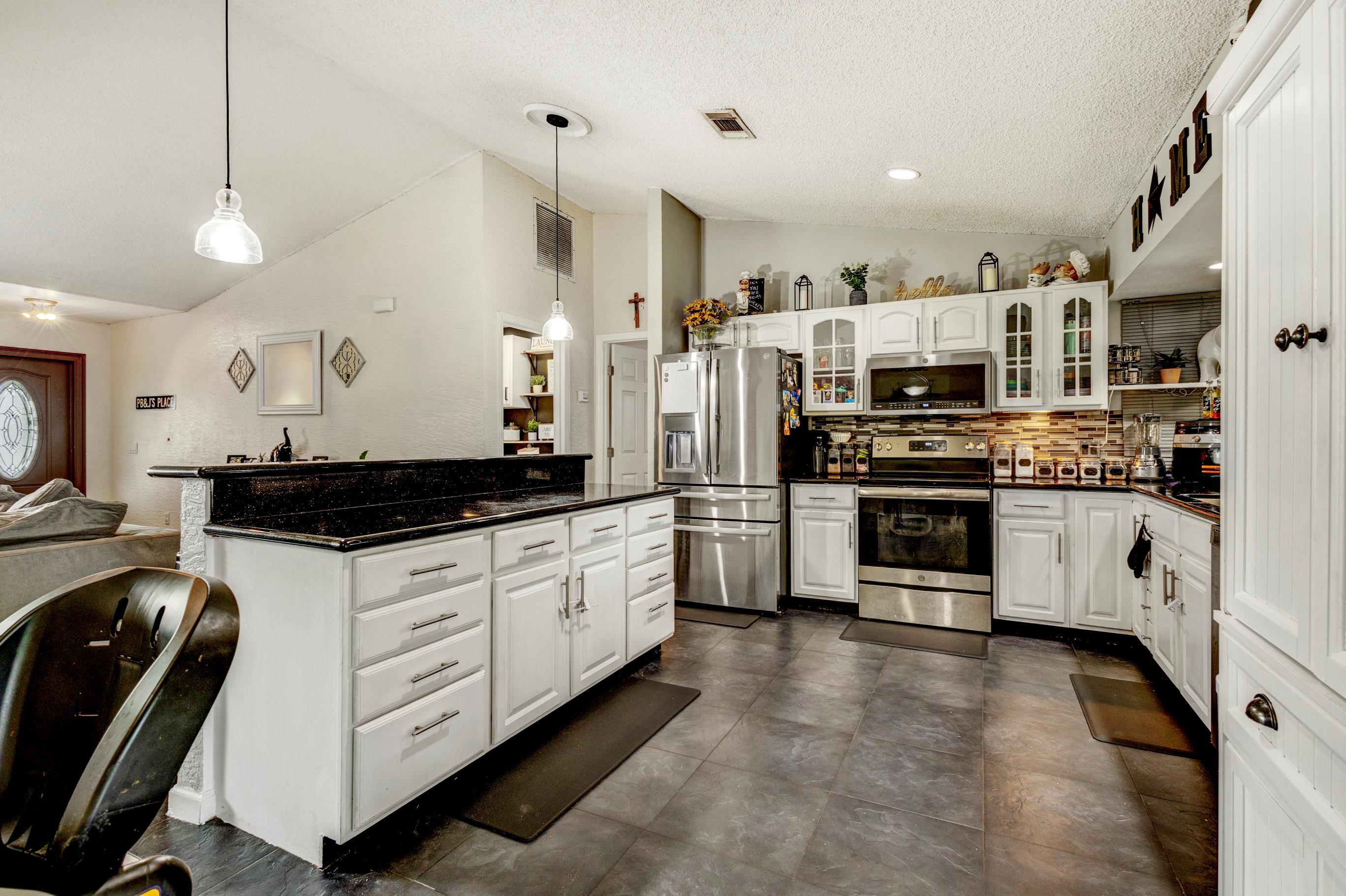 2332 Southwest Madrid Road Port St. Lucie, FL 34953 - Photo 5 of 33 0od3zzdn