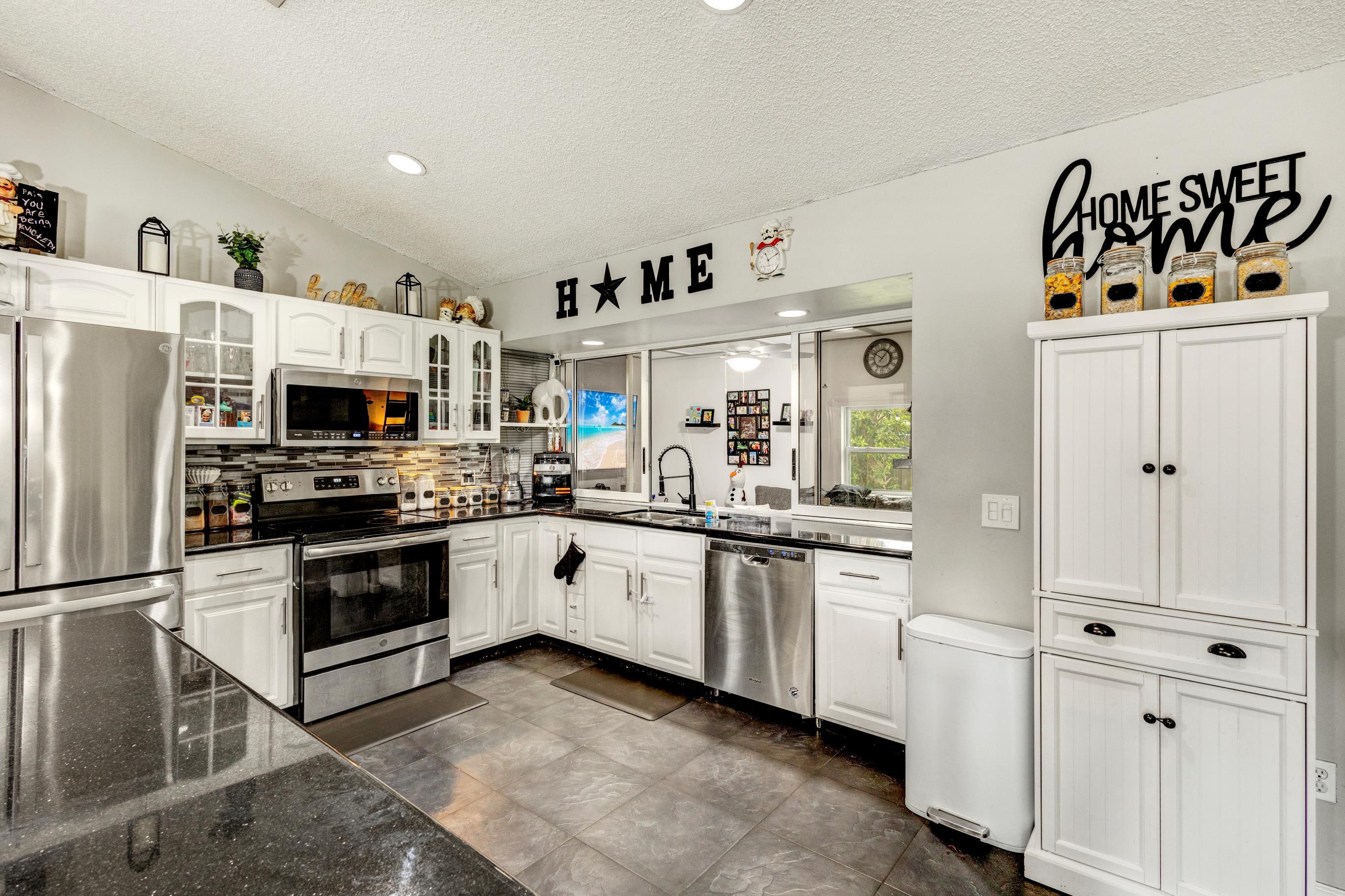2332 Southwest Madrid Road Port St. Lucie, FL 34953 - Photo 6 of 33 z6xqc10o