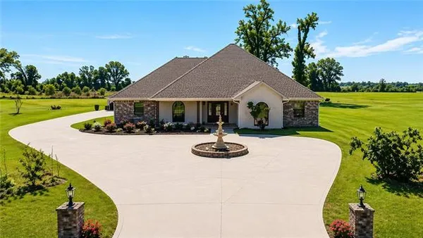 $389,000 | 138 Robinson Road, Alexandria, LA 71303