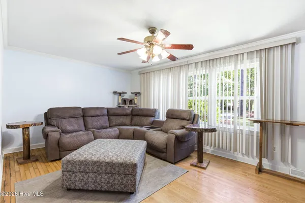 $260,000 | 235 Oak Street, Wallace, NC 28466