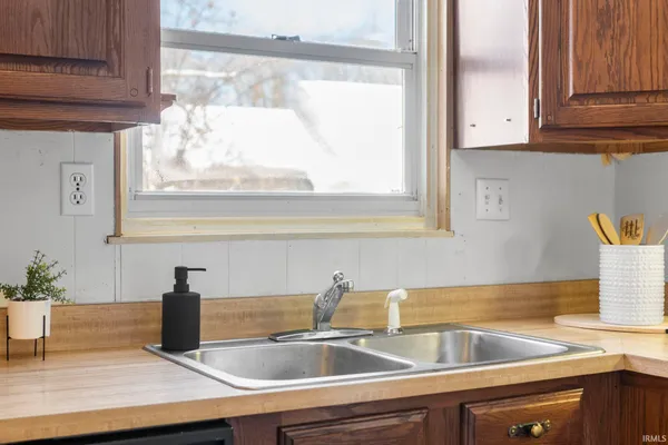 $157,777 | 204 Armory Road, Delphi, IN 46923