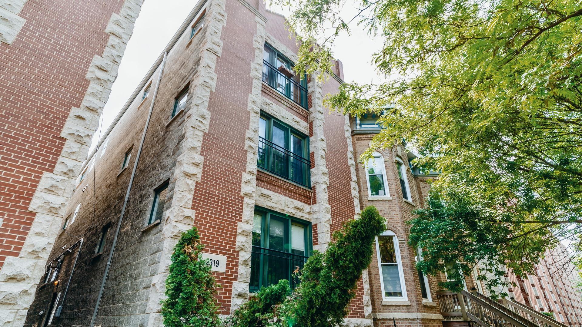 2319 West Harrison Street, Unit 4 Chicago, IL 60612 - Photo 3 of 25 a view of a building