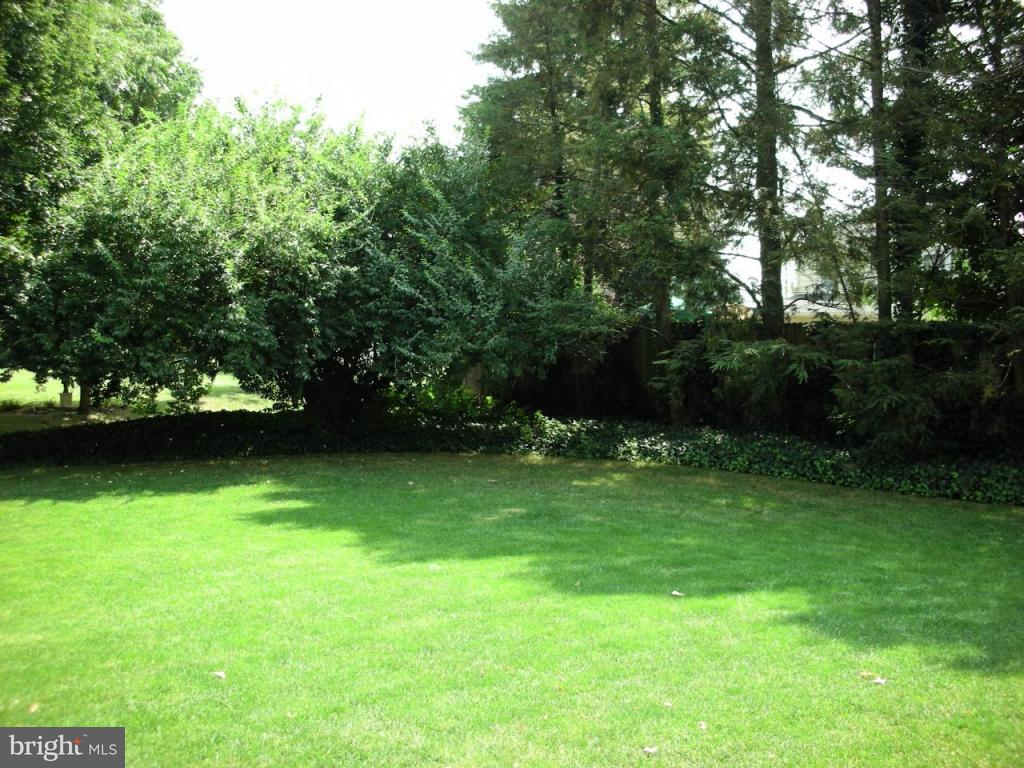 240 Coventry Lane Lititz, PA 17543 - Photo 3 of 6