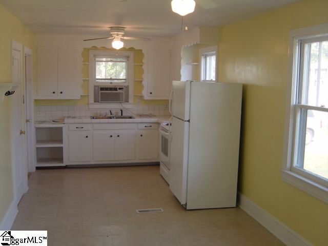 1027 North Franklin Road Greenville, SC 29617 - Photo 5 of 14 Gallery Image 5