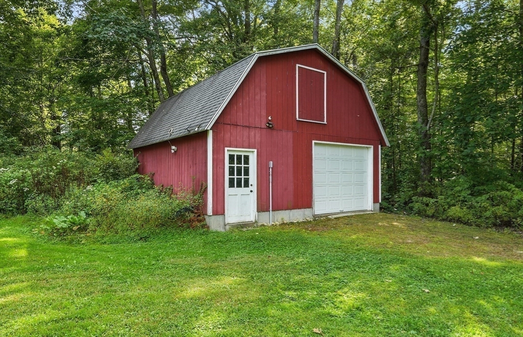 178 West Pomeroy Lane Amherst, MA 01002 - Photo 3 of 38