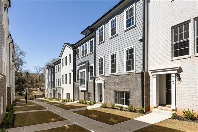 $2,999 | 3165 Dogwood Drive, Unit 106, Hapeville, GA 30354