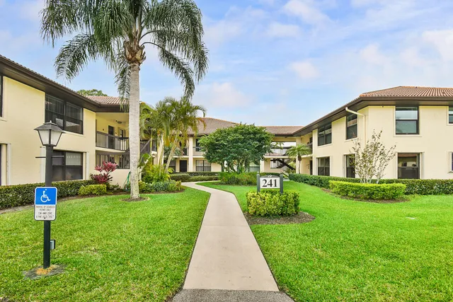 $210,000 | 241 Southwest South River Drive, Unit 206, Stuart, FL 34997