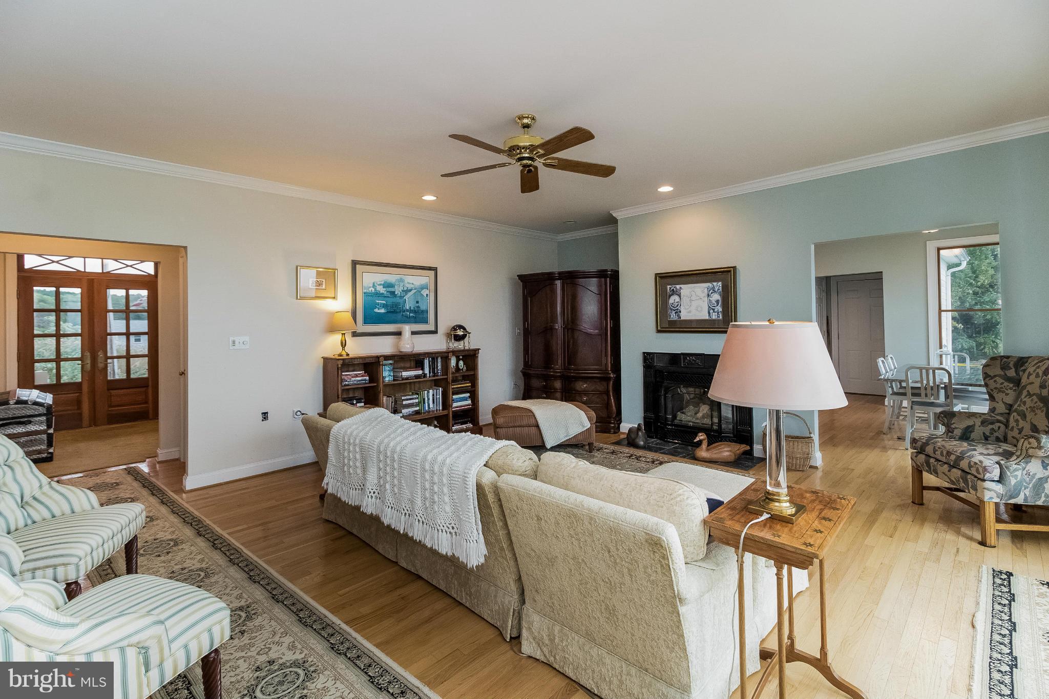 12395 Potomac View Road Newburg, MD 20664 - Photo 5 of 25 Living Room