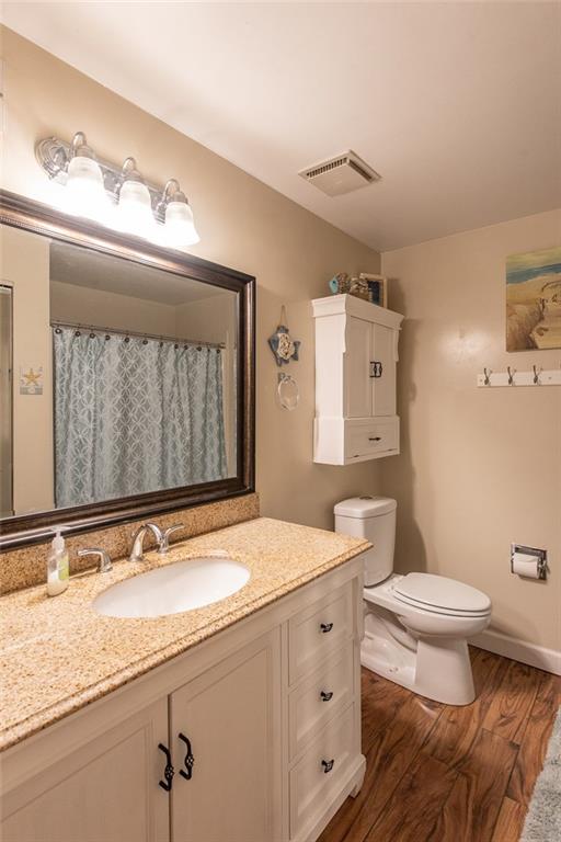 1657 O'Block Road Pittsburgh, PA 15239 - Photo 17 of 24 2nd full bathroom on main level.