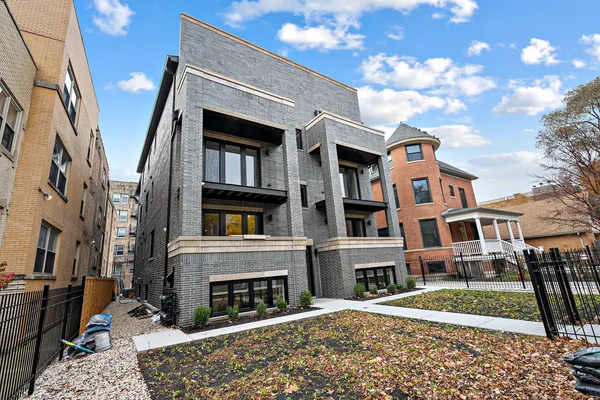 $4,400 | 4706 North Malden Street, Unit 3NORTH, Chicago, IL 60640