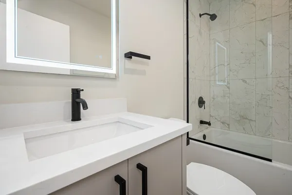 $4,400 | 4706 North Malden Street, Unit 3NORTH, Chicago, IL 60640