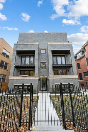 $4,400 | 4706 North Malden Street, Unit 3NORTH, Chicago, IL 60640
