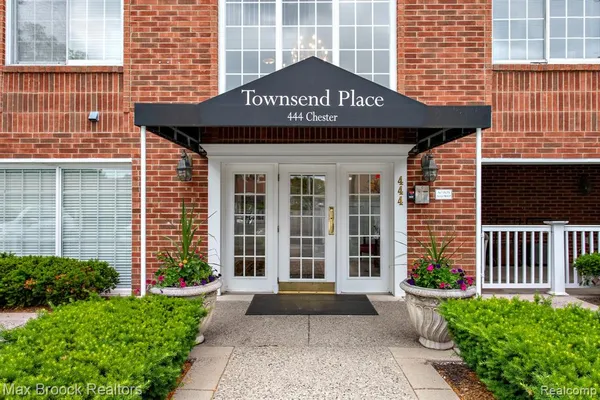 $365,000 | 444 Chester Street, Unit 420, Birmingham, MI 48009