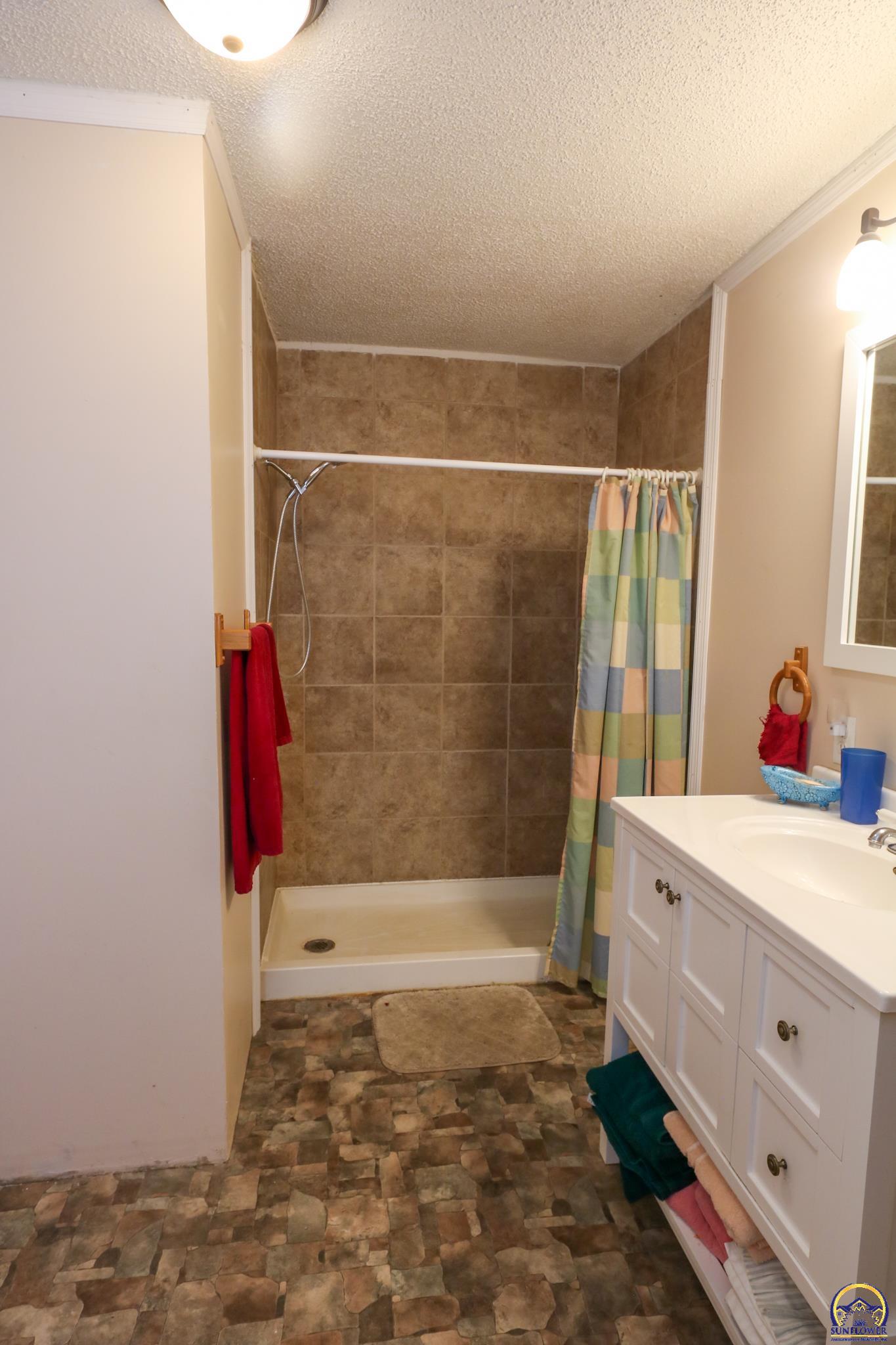 1673 Rd V6 Emporia, KS 66801 - Photo 36 of 58 Primary Bathroom