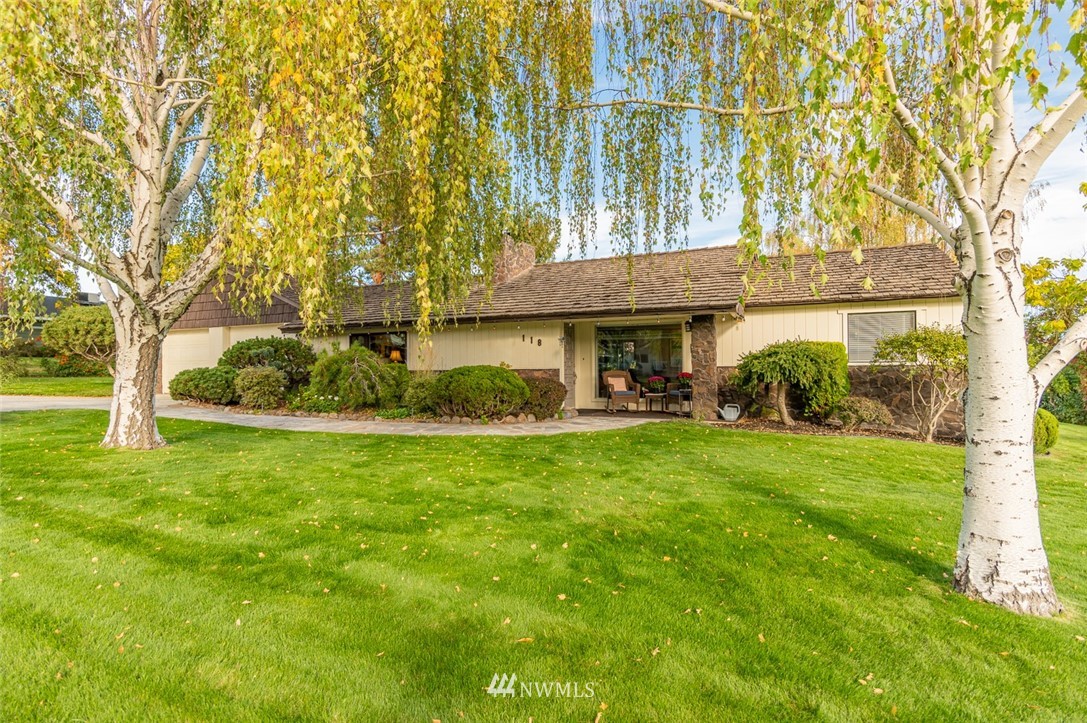 118 Mocliff Road Ephrata, WA 98823 - Photo 2 of 38 a view of a house with a backyard