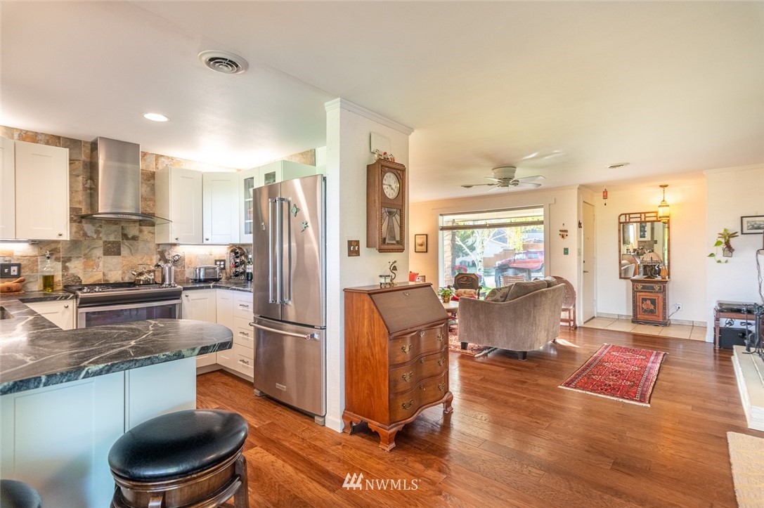 118 Mocliff Road Ephrata, WA 98823 - Photo 20 of 38 a kitchen with stainless steel appliances granite countertop a refrigerator a stove a sink a dining table and chairs with wooden floor