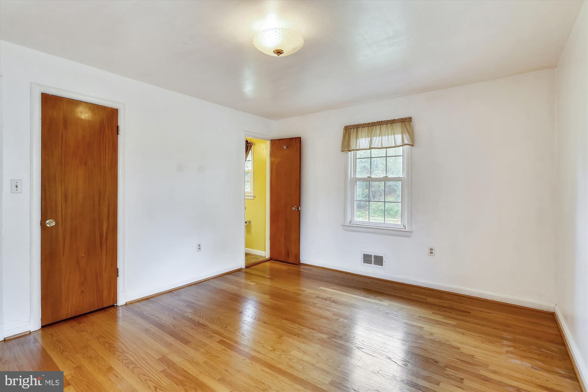 708 Winhall Way Silver Spring, MD 20904 - Photo 13 of 41 main level primary bedroom