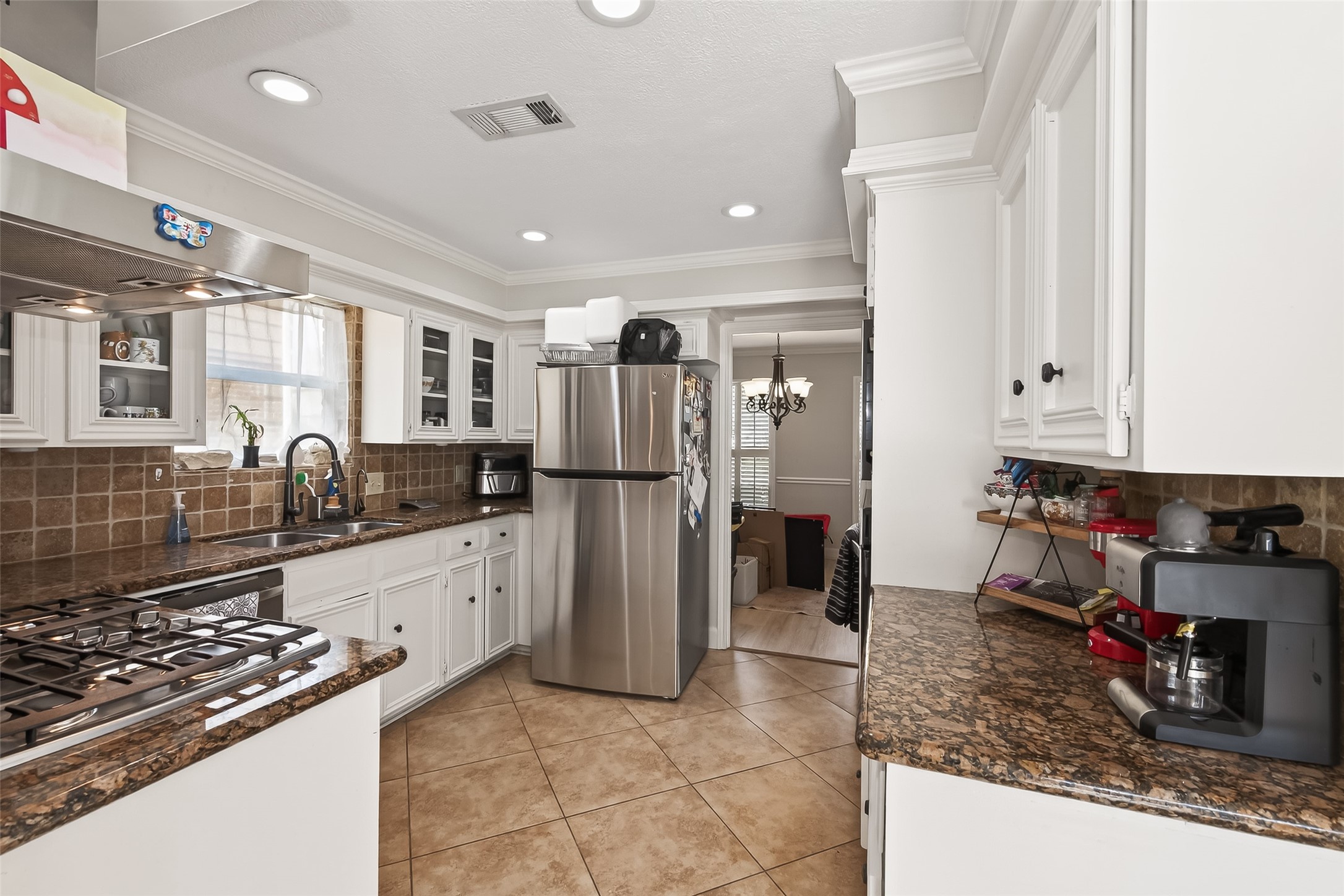 15843 Foxgate Road Houston, TX 77079 - Photo 19 of 49 a kitchen with refrigerator and stove