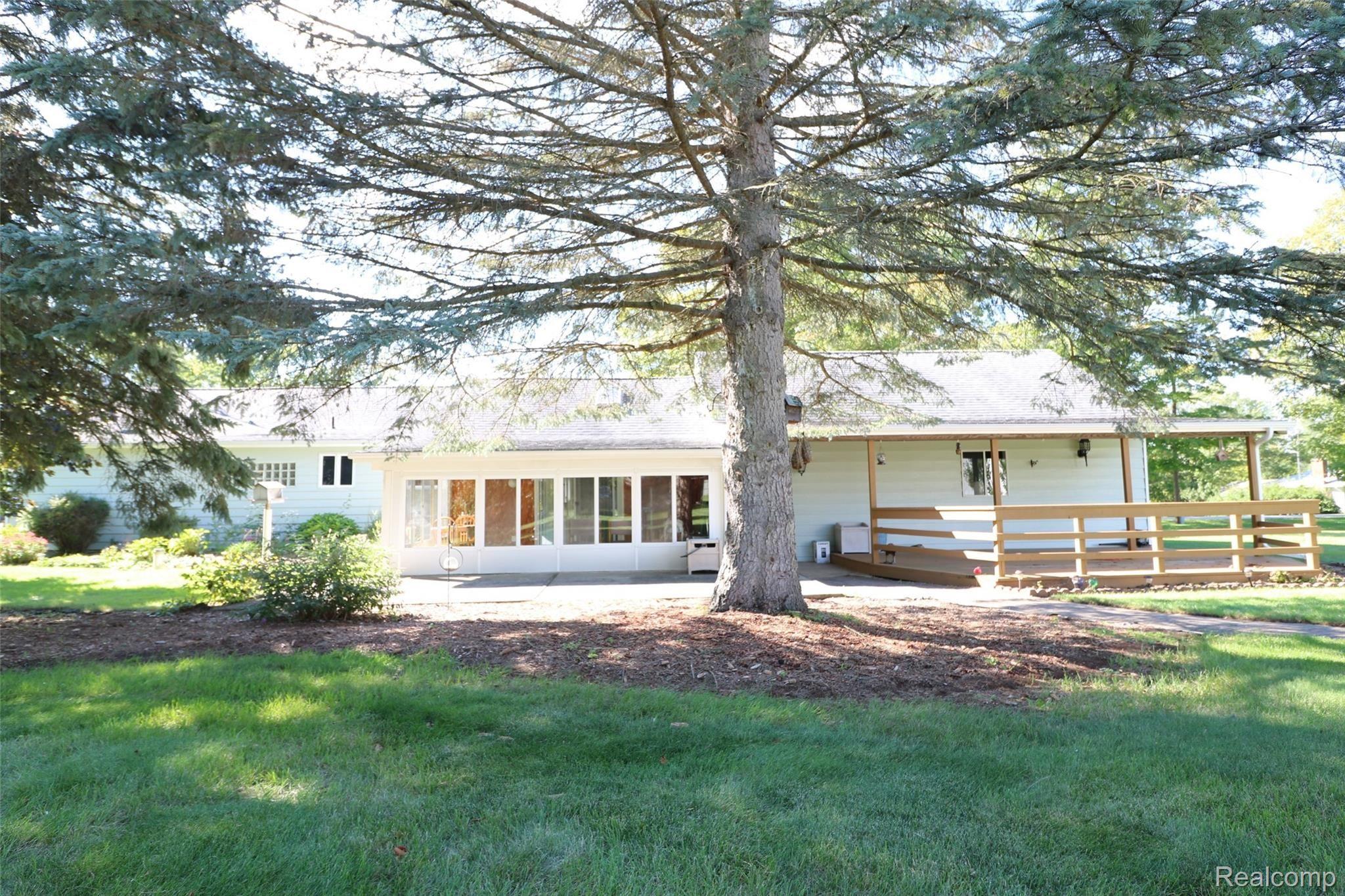 1129 Adams Road Burton, MI 48509 - Photo 2 of 28 IMG_0437.JPG